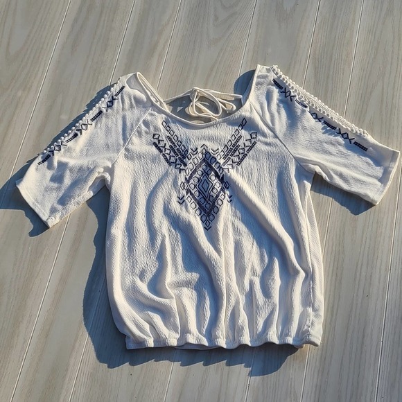 MAURICES short sleeves tie in the back - Picture 2 of 16